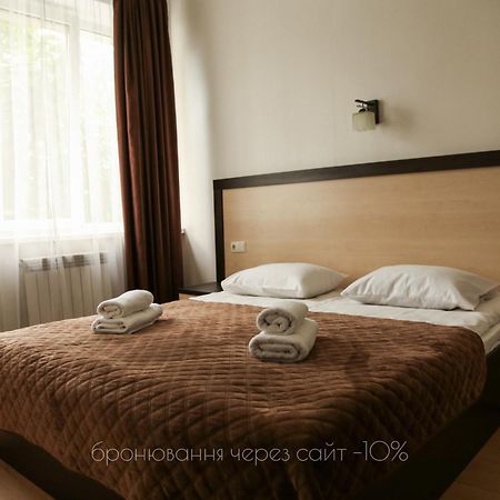Hotel Koral Cernăuți Exterior foto